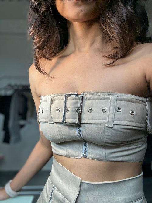 Cutout eyelet top