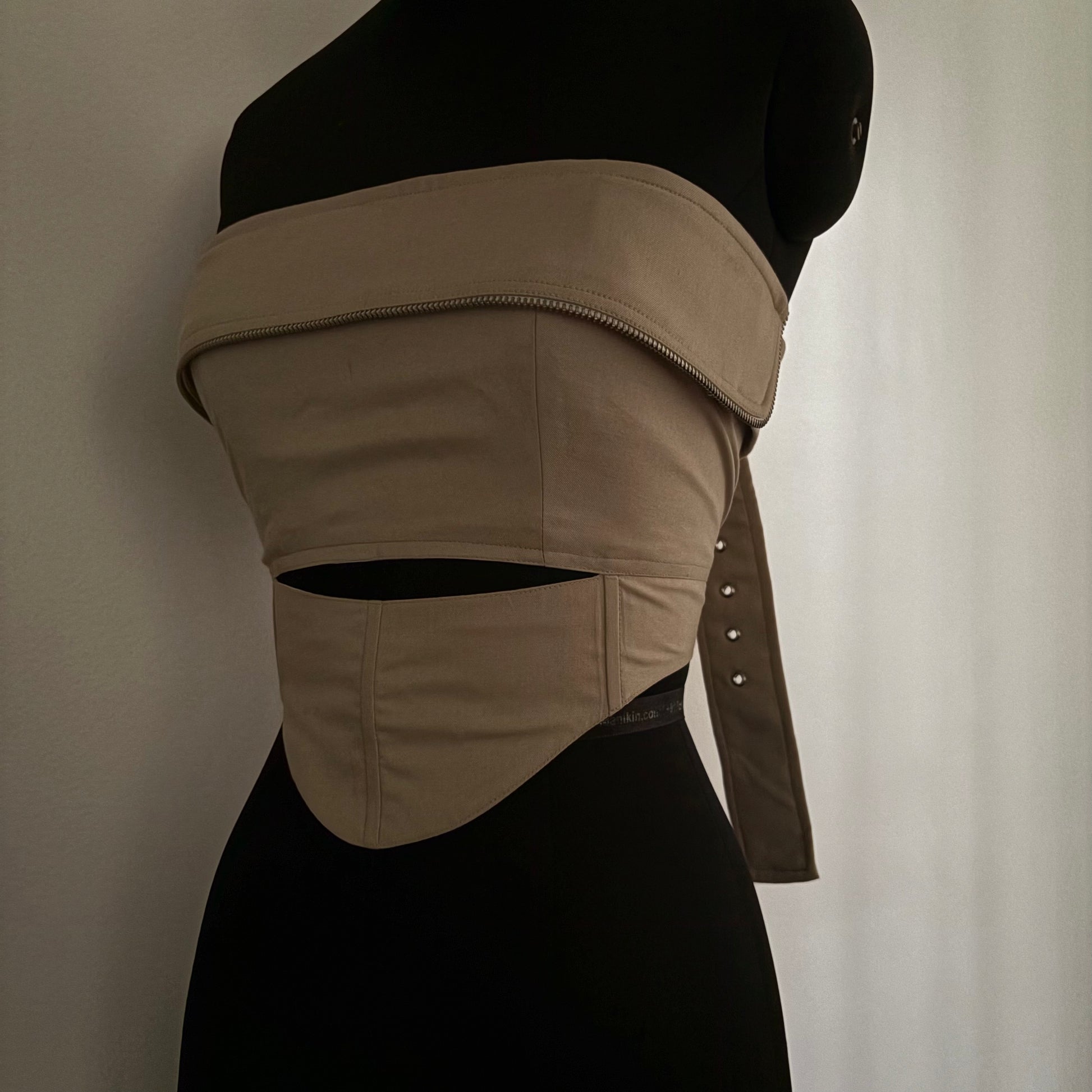 Cutout eyelet top